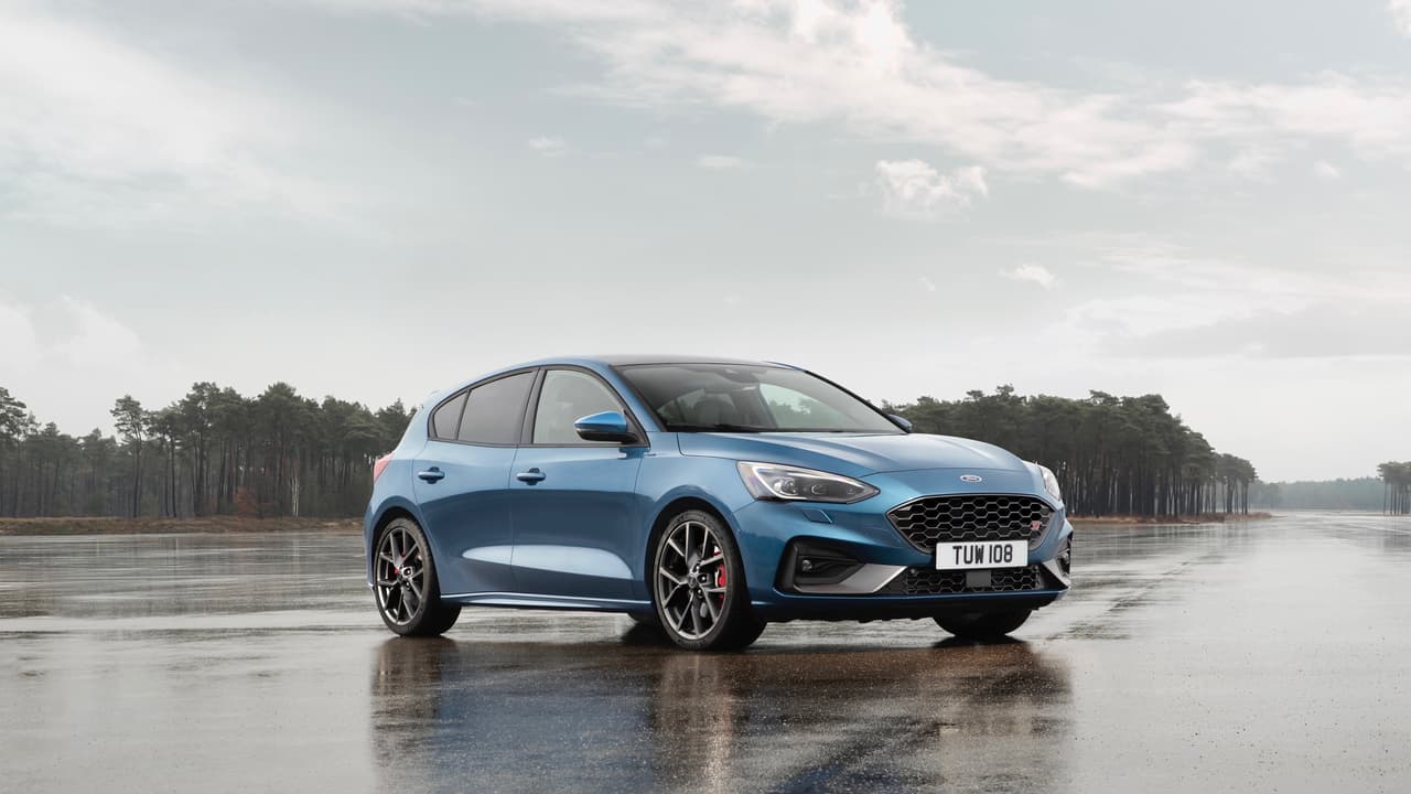 Resulta que en 2015 Ford decidió dejar de producir el Ford Focus en su planta de Detroit a fin de utilizar la capacidad de producción disponible en esa fábrica para construir 
<b><a href="https://www.univision.com/noticias/a-bordo/primer-vistazo-ford-ranger-2019-a-bordo-video">la nueva pickup Ford Ranger</a></b> y la próxima SUV todoterreno 
<b>Ford Bronco</b>. La decisión de Ford fue la correcta, la demanda por la Ranger está rebasando las proyecciones de ventas más optimistas del fabricante.