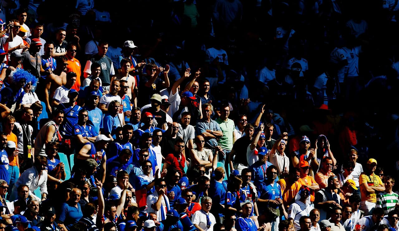 Yugoslavia todavía jugó bajó ese nombre el mundial Francia 1998, pero para Alemania 2006 su nombre oficial era 
<b>Serbia y Montenegro. </b>Ese mismo año los dos países se separaron.