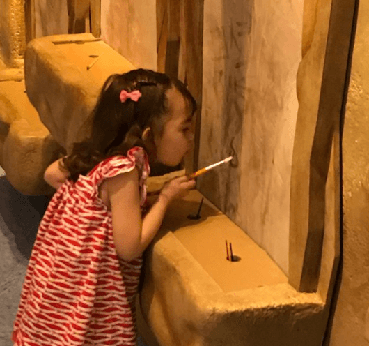 "Amo ver como creces chiquita, muy concentrada pintando", indicó.