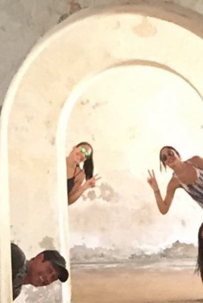 Y no solamente con su esposa, sino también con sus dos hijas Thalía y Natalia.