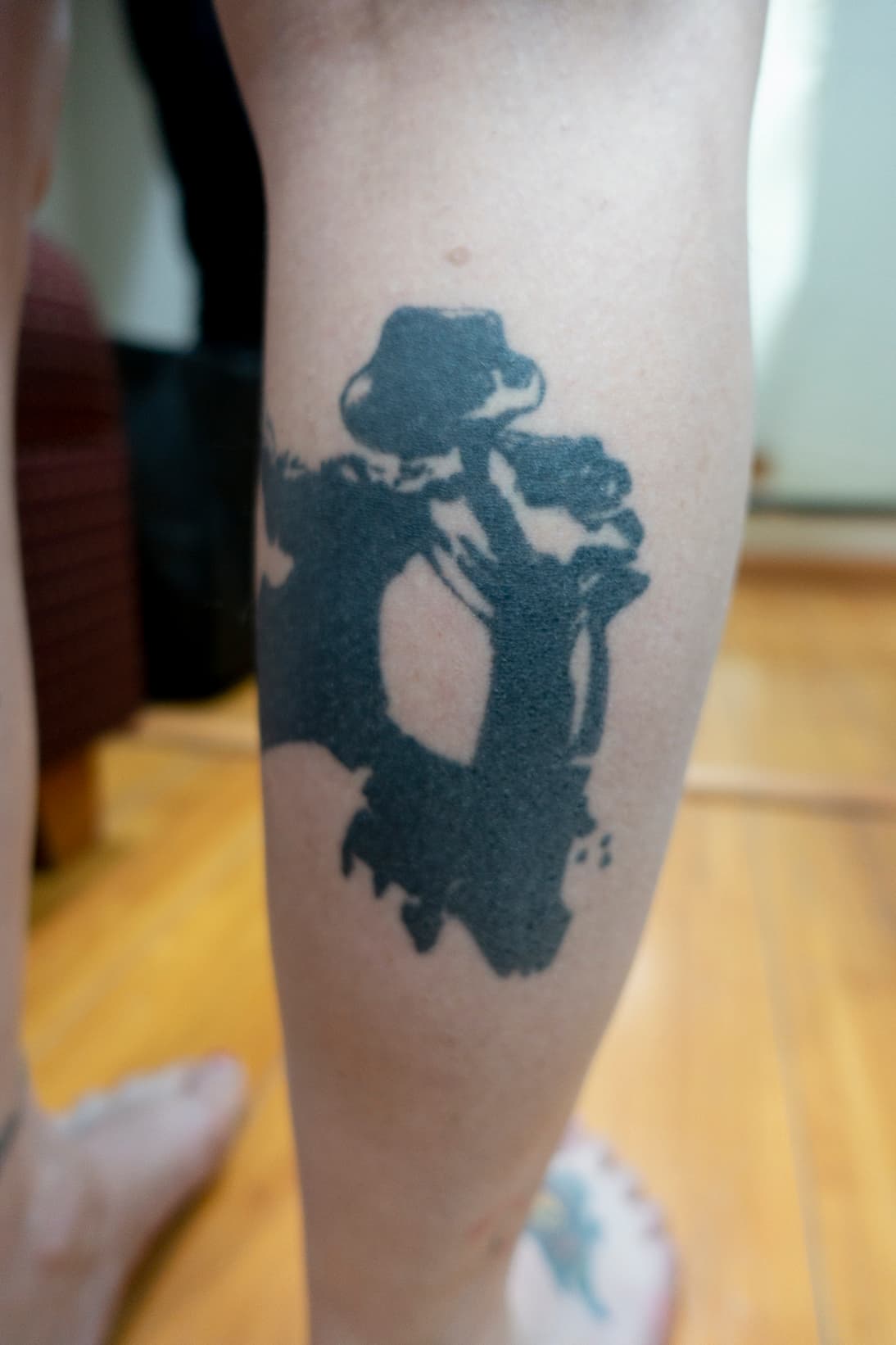 No ha dejado una parte de su cuerpo sin usarla como lienzo.