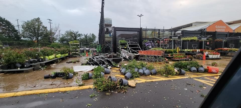 La Cruz Roja ha abierto un refugio en Neshaminy High School en 2001 Old Lincoln Highway. A las 2 a.m., informaron que cuatro residentes estaban pasando la noche en el refugio.