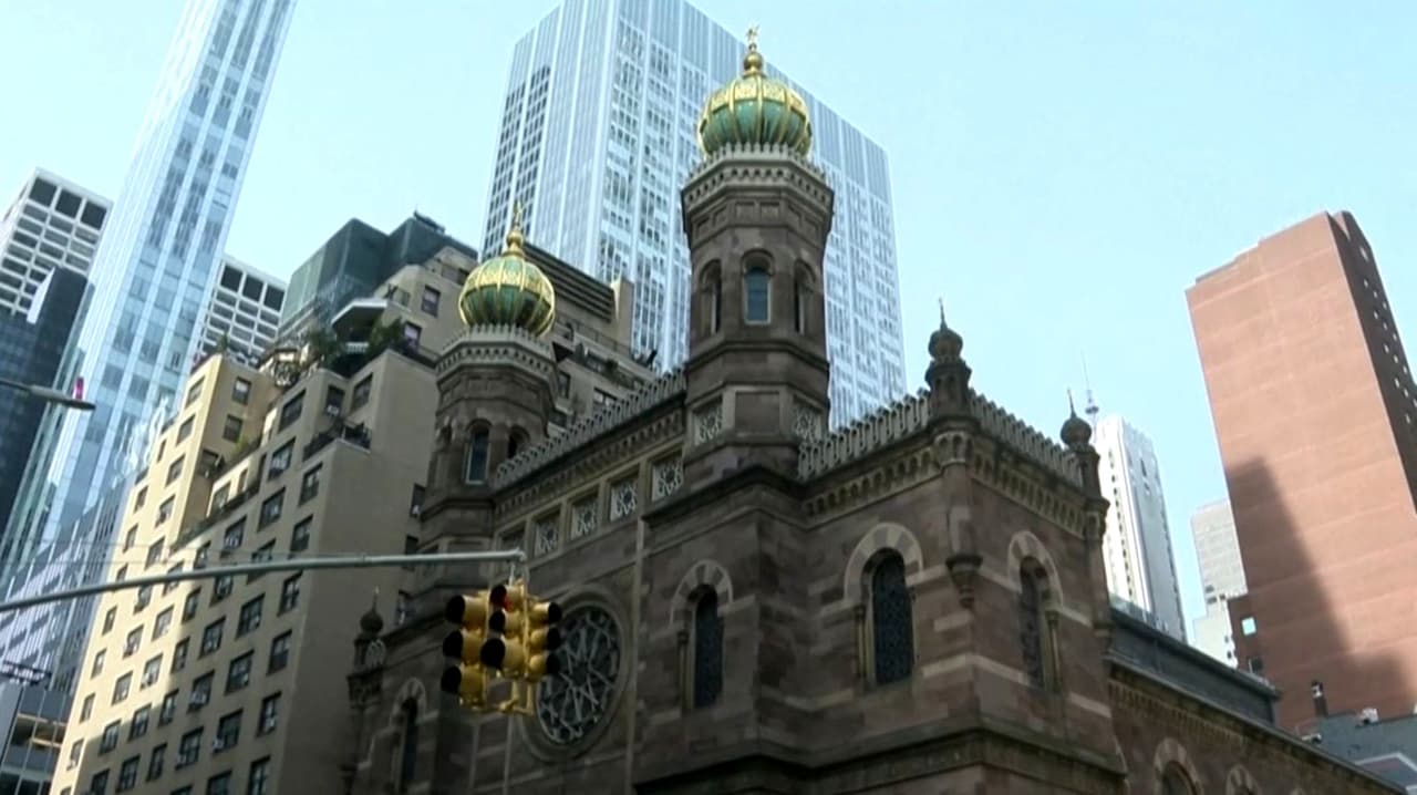 Refuerzan seguridad en sinagogas de Nueva York; así protegen centros religiosos en la Gran Manzana