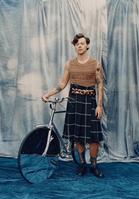 Rompió el internet, pues es el primer hombre en salir en la portada de la revista Vogue de Estados Unidos, usando un vestido de encaje