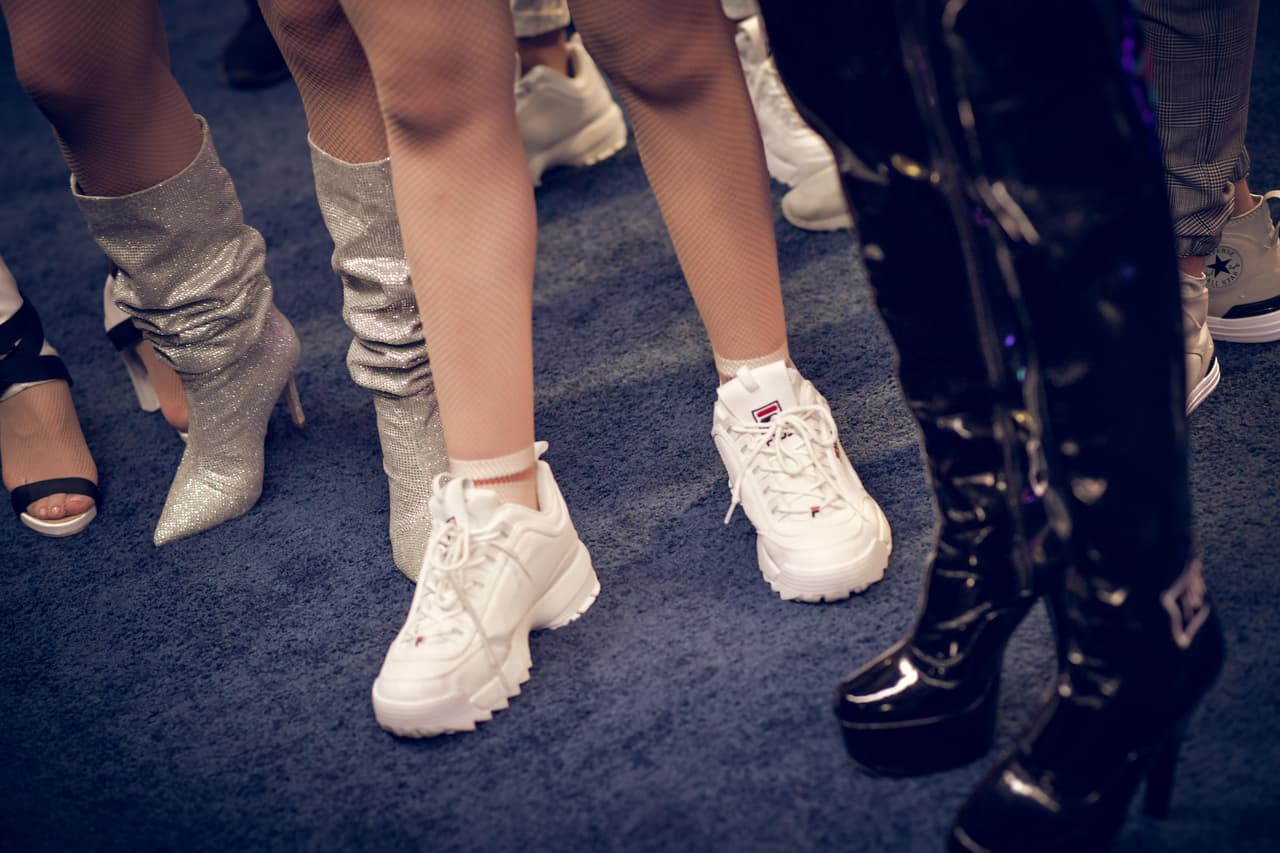 Dos de ellos se montaron a la tendencia de sneakers FILA, una de las marcas favoritas de la noche.