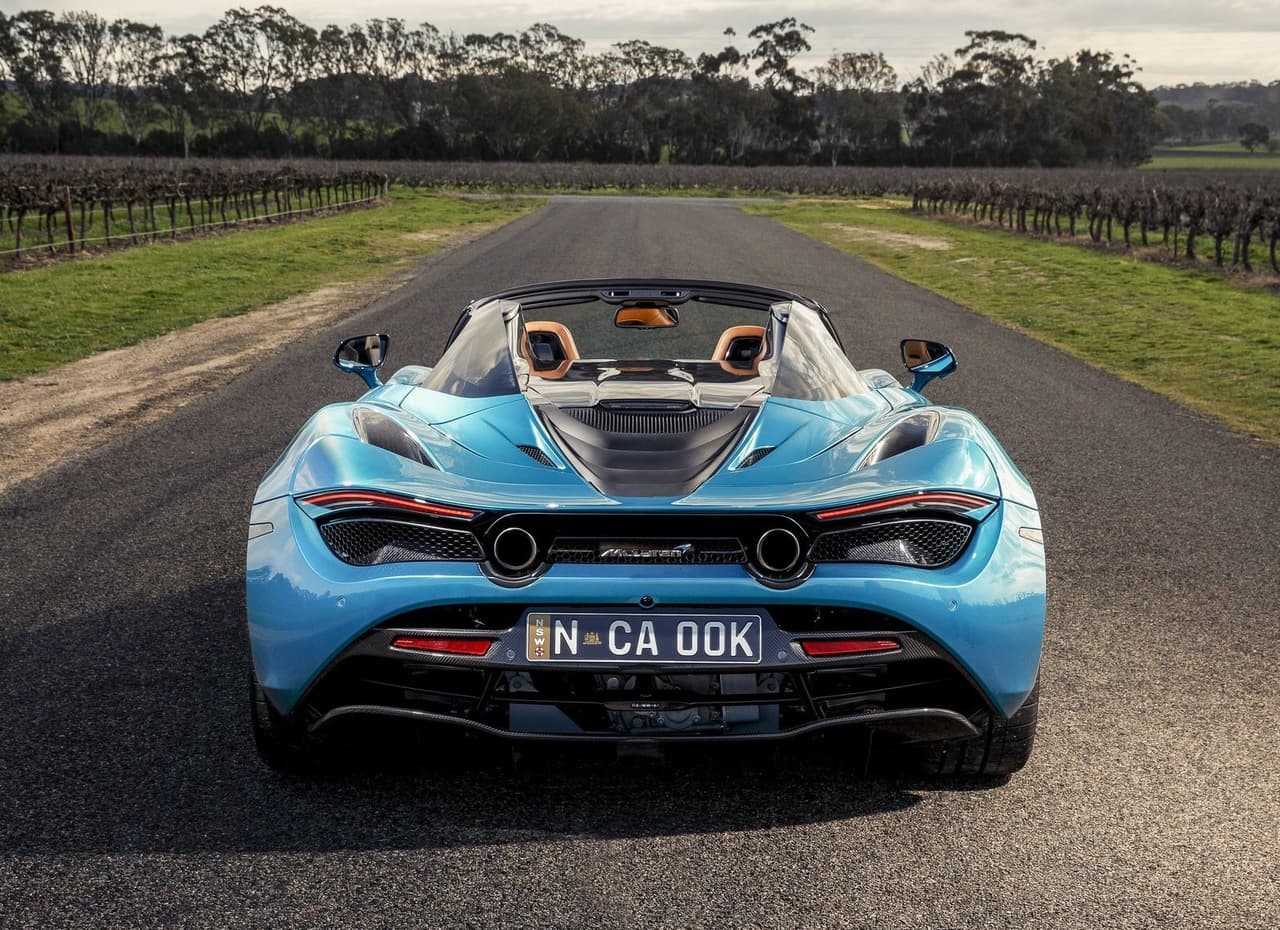 <b>Motor:</b> V8 de 4.0 litros doble turbo
<br>
<b>Transmisión:</b> Automática de 7 velocidades y doble embrague
<br>
<b>Potencia:</b> 720 HP
<br>
<b>Torque:</b> 568 lb-pie
<br>
<br>
<b>Precio:</b> 299,000 dólares
<br>
<a href="https://www.univision.com/carros/pruebas-de-manejo/prueba-mclaren-720s-2019-el-supercarro-perfecto">Mira nuestra prueba A Bordo del McLaren 720s</a>