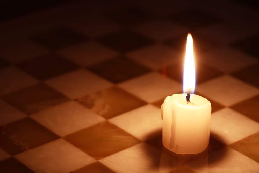 Si por alguna razón no puedes encontrar una vela de cierto color no te preocupes, para cualquier aspecto puedes utilizar una vela blanca.
<br>