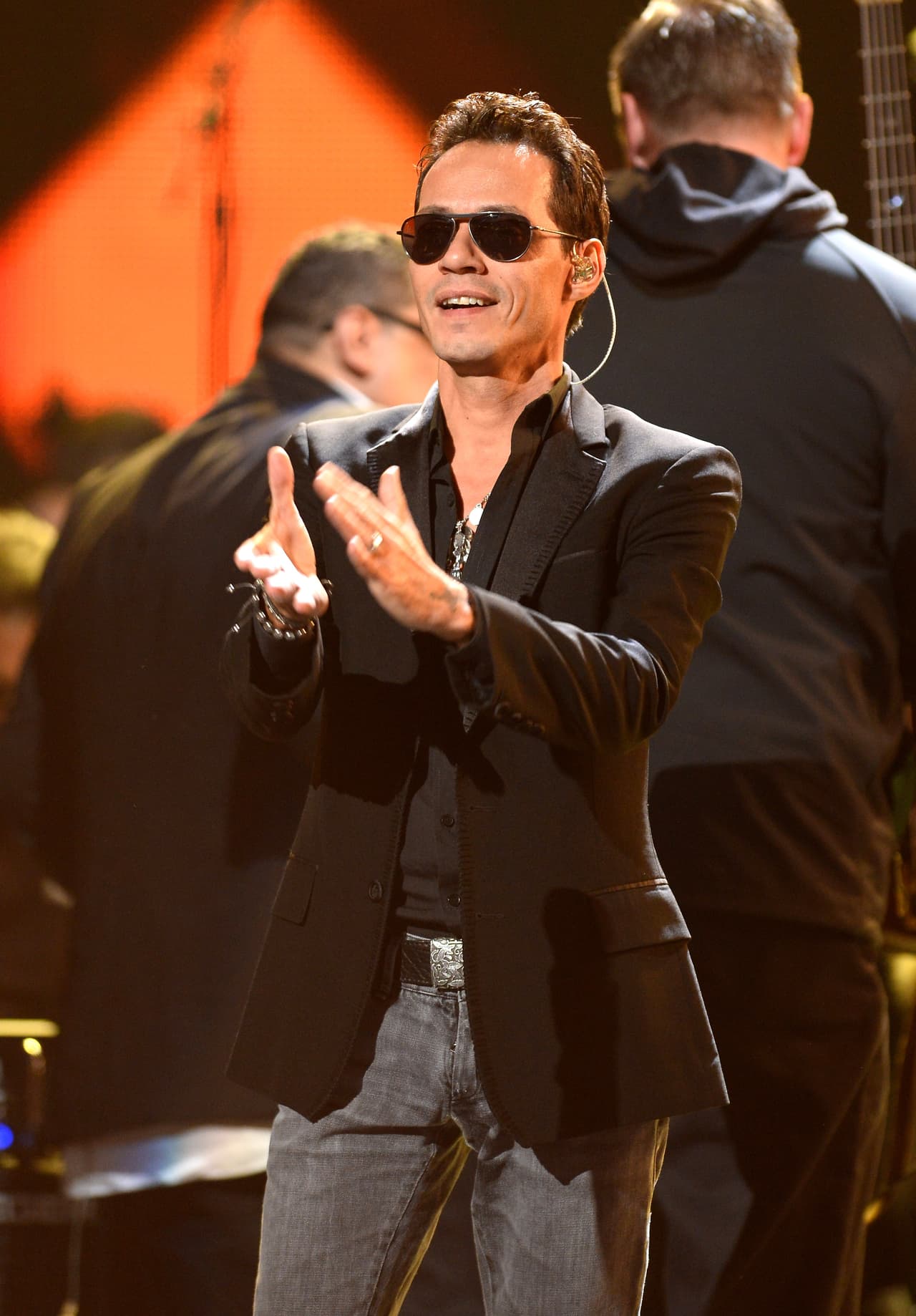 <h2> <b>2013, MARC ANTHONY</b></h2> El cantante se presentó en esta edición de Latin GRAMMY como parte del elenco para interpretar 'Vivir la Vida', tema con el que ganó Grabación del Año.