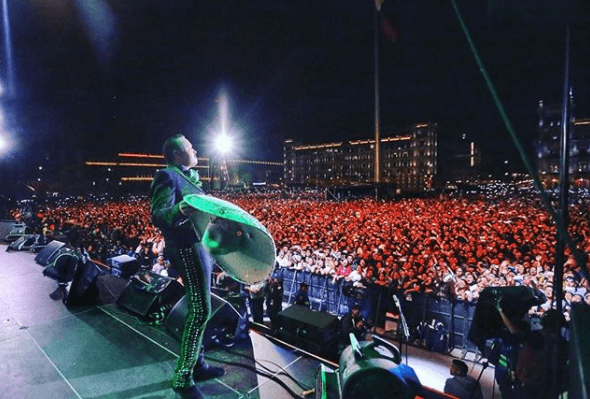 El cantante dijo sentirse orgulloso de la solidaridad que mostró el pueblo ante los fenómenos naturales que se vivieron en el territorio mexicano.