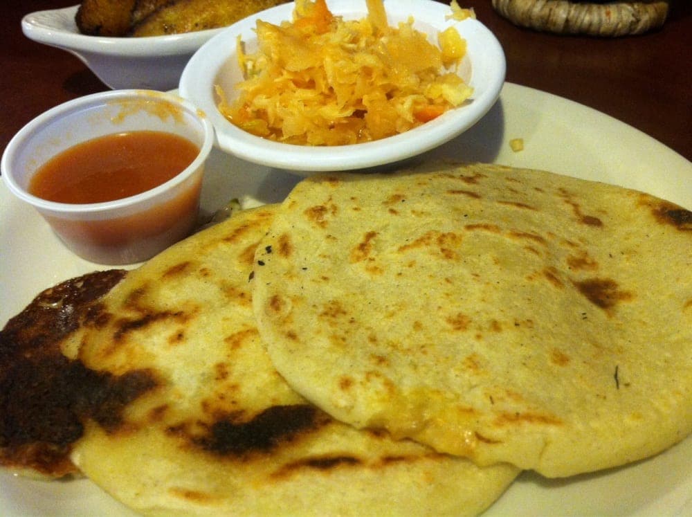 <b>La Cocina De Mamá Greta</b>
<br>Dirección: 604 N Market Dr Raleigh, NC 27609
<br>Teléfono: (919) 872-5360
<br>Sitio web:
<a href="https://www.mamagretanc.com/">https://www.mamagretanc.com/</a>
<br>
<a href="https://www.yelp.com/map/la-cocina-de-mama-greta-raleigh">Cómo llegar</a>
<br>
<br>Restaurante que ofrece pupusas y otros platillos salvadoreños.