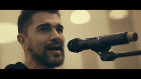 Esta no sería la primera vez que Juanes hará tributo al mexicano. En 2007, el colombiano cantó a dueto con Solís la canción 'O me voy o te vas', durante la entrega del Latin Grammy de 2007.