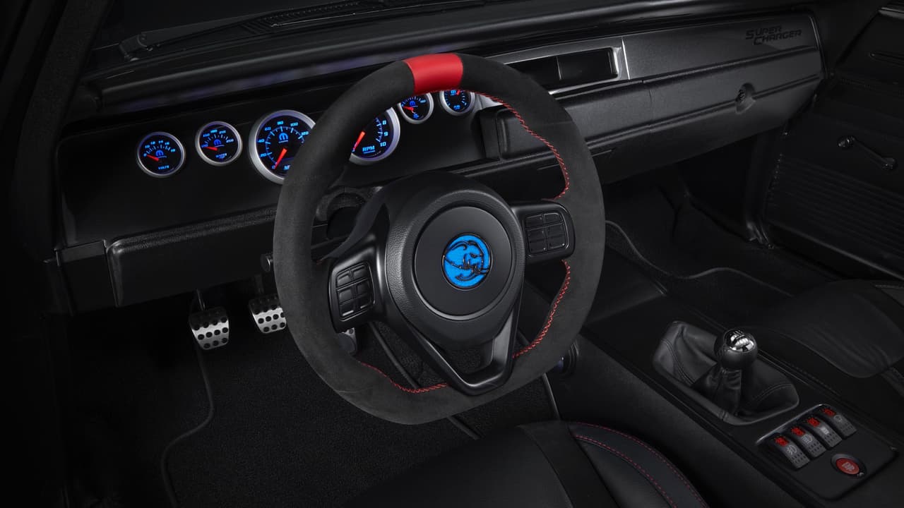 El Dodge Super Charger Concept 1968 cuenta también con todas las 
<b>mejoras visuales y mecánicas</b>, la gran mayoría de ella provenientes del extenso catálogo de Mopar, necesarias para administrar de manera eficiente la tonelada de poder que el Hellephant ofrece.
<br>