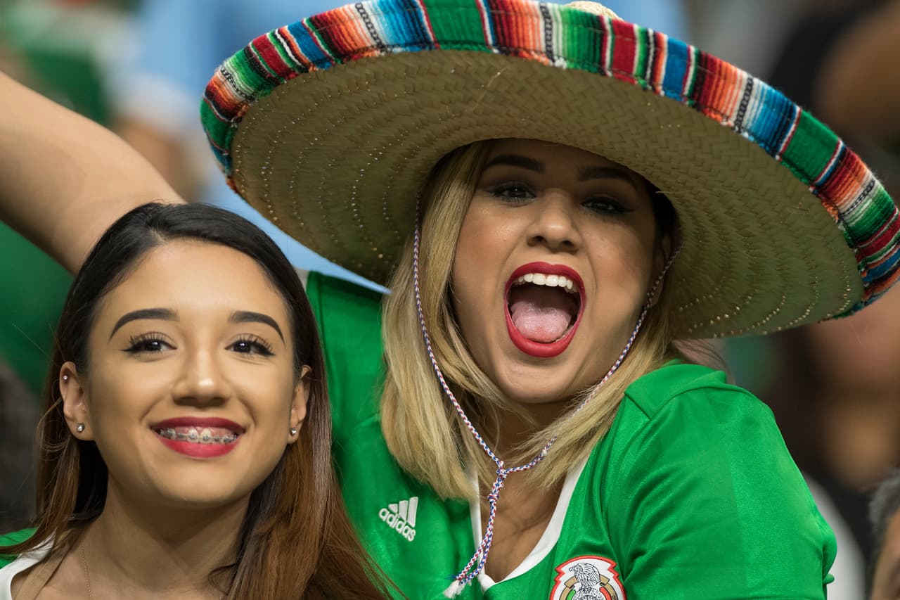 El domingo 16 de julio, en el último día de la fase de grupos de la Copa cientos de bellezas fueron al Alamodome de San Antonio a animar a México en su cita contra Curazao.
