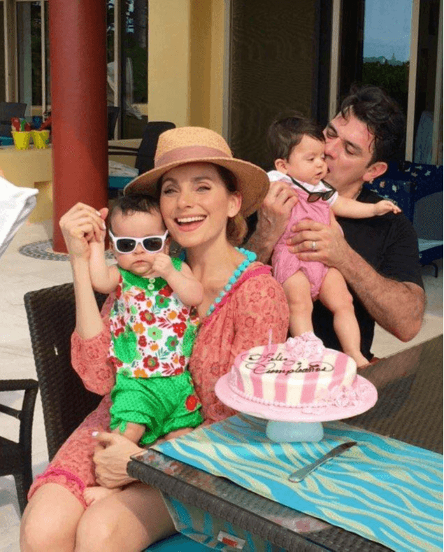 Luego de estrenarse como mamá de mellizos, la protagonista de 'Fuego en la sangre', comentó: "No puede existir nada mejor que la maternidad". La actriz también dijo sentirse "iluminada, contenta y llena de amor por parte de mi esposo y mi familia".