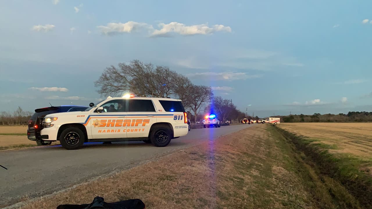 Hallan a tres menores muertos dentro de una vivienda en el área de Crosby, Texas
