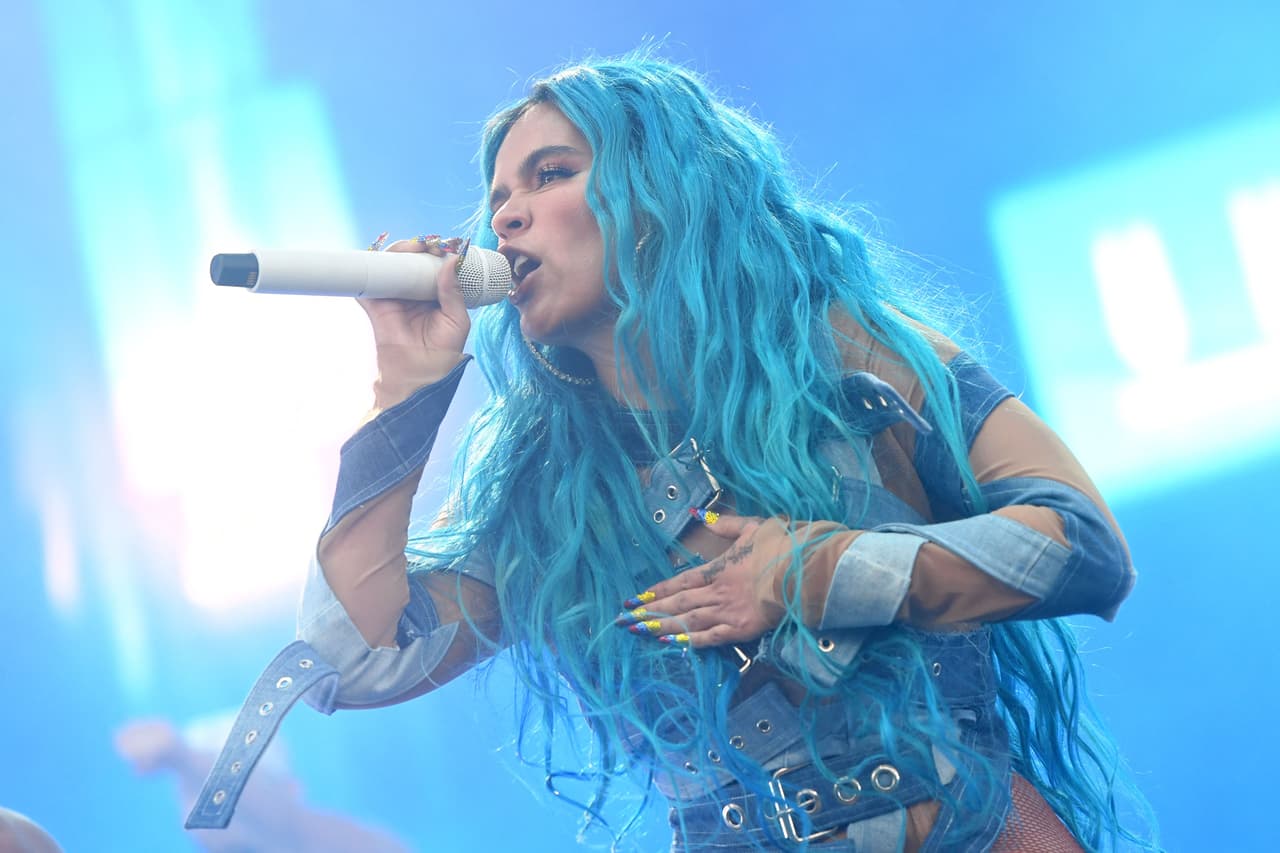 "Soy de Colombia y hoy me siento tan feliz y orgullosa de representar a mi país y a la comunidad latina. Ahora quiero honrar las canciones que fueron número 1 en el mundo y nunca se tocaron en este escenario. Esas canciones me dieron la oportunidad de estar aquí". Dijo la cantante en medio de su presentación en Coachella 2022.