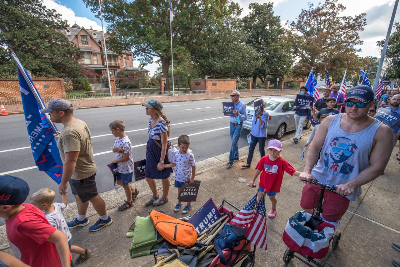 La Junta Electoral de Carolina del Norte informó en su más reciente reporte que 
<a href="https://www.univision.com/local/north-carolina-wuvc/elecciones-estados-unidos-2020/faltan-por-contar-unos-99-000-votos-por-correo-en-carolina-del-norte-segun-la-junta-electoral">unos 99,000 votos por correo aún no han sido entregados a las sedes locales.</a>