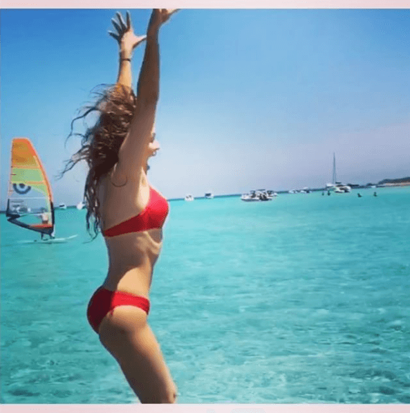 ¡Yujuuuu! Así se lanzó Thalía para refrescarse del intenso calor.