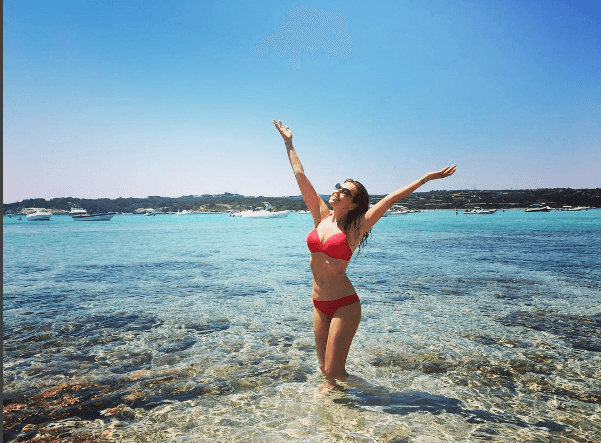 ¡Libre soooy, libre sooooy! Thalía brincó de felicidad, como la reina Elsa de Frozen.