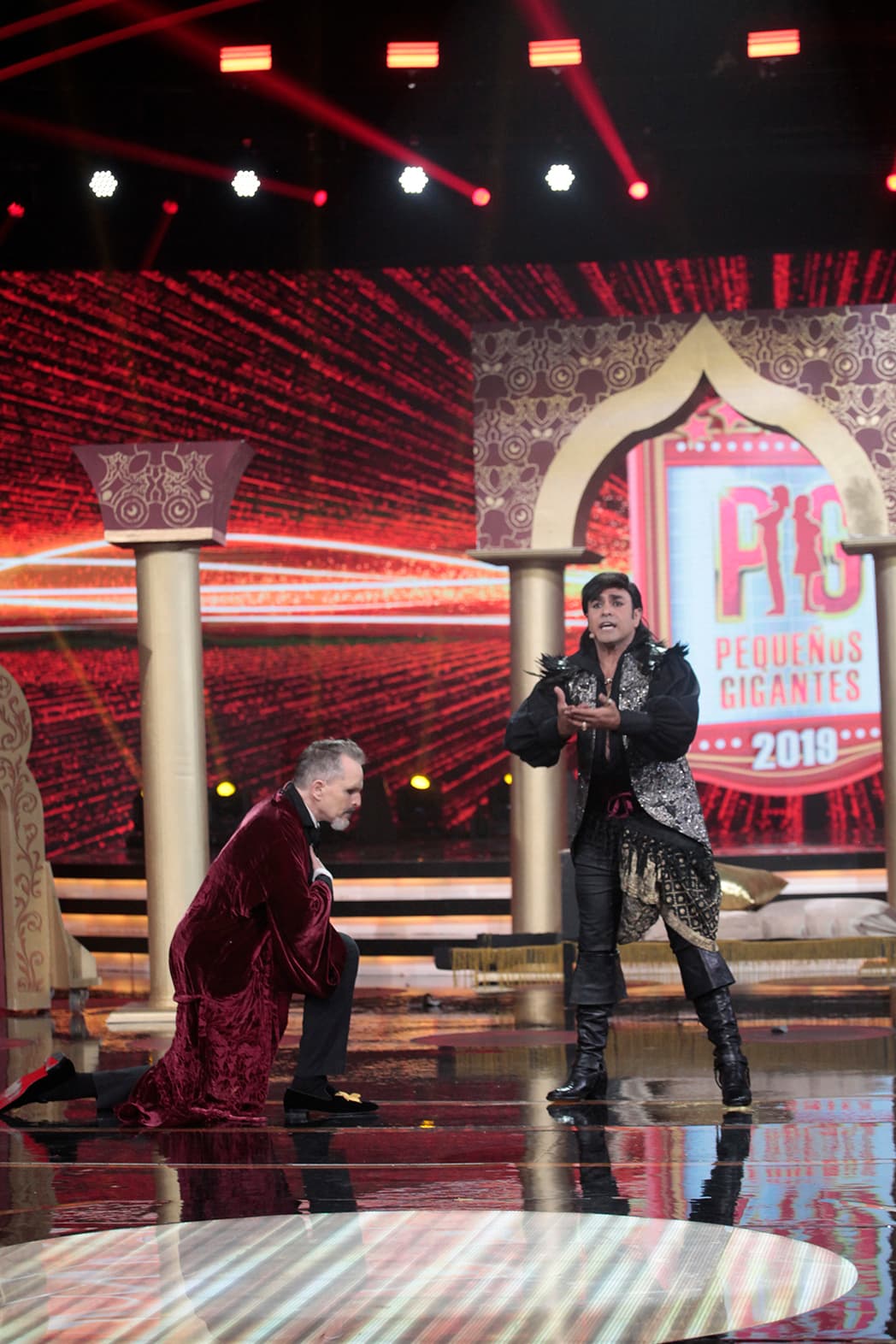 Ante la petición, Albertano contestó: “Yo recibo esta flor con humildad y sencillez carismática y si así no lo hiciese, que el barrio me lo reproche”.