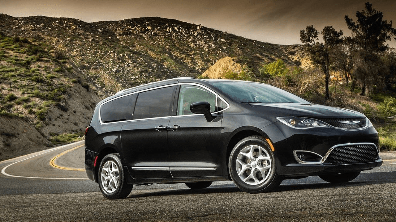 <b>Chrysler Pacifica</b>:
<br>
<br>La popular y altamente galardonada minivan de Chrysler es construida por Fiat Chrysler exclusivamente en su planta de la localidad de 
<b>Windsor en la provincia canadiense de Ontario</b>.