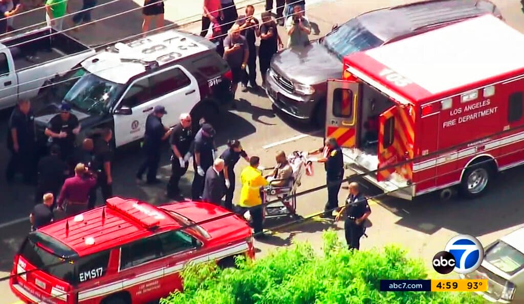 <b>Canoga Park, California</b>
<br>El 25 de julio, una serie de 
<a href="https://www.univision.com/local/los-angeles-kmex/presunto-asesino-del-valle-de-san-fernando-es-elegible-a-la-pena-de-muerte">ataques</a> mortales fueron perpetrados en el Valle de San Fernando en el Condado de Los Ángeles, por un hombre que provocó una casería humana de 12 horas y sembró el pánico de la comunidad, por los indiscriminados ataques mortales en contra de su padre, hermano, ex novia y un desconocido en una unidad de transporte público.
<br>