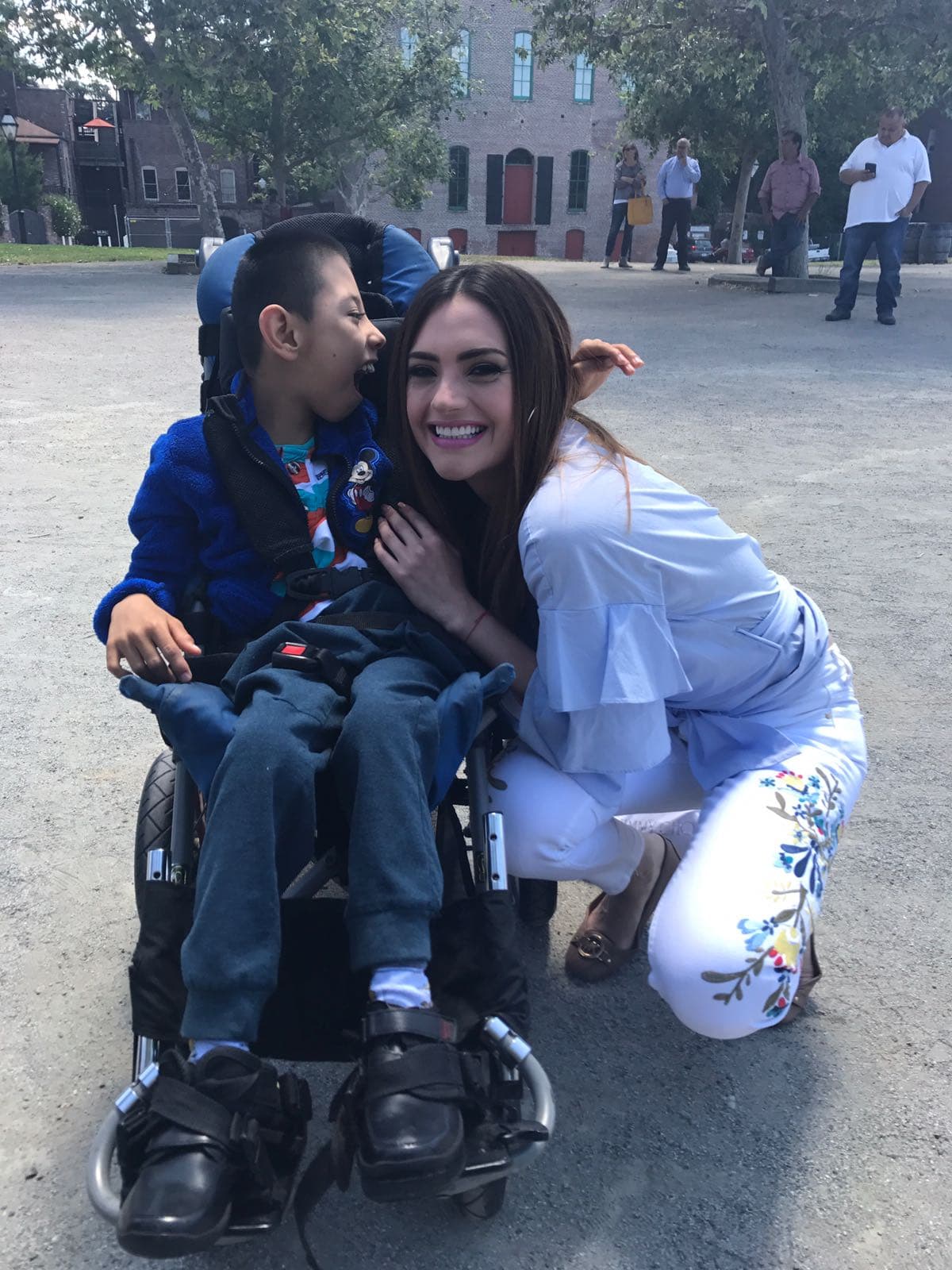 Este televidente fue el primero en llegar a nuestra locación en Sacramento.