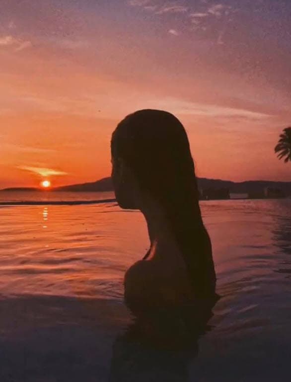 Por el mensaje con el que acompañó la foto, la pareja visitó el Monumento a la Madre, en la capital mexicana, lugar en donde fue montada la exposición
<b><a href="https://www.instagram.com/vangoghalivemx/" target="_blank"> Van Gogh Alive México. </a></b>
<br>