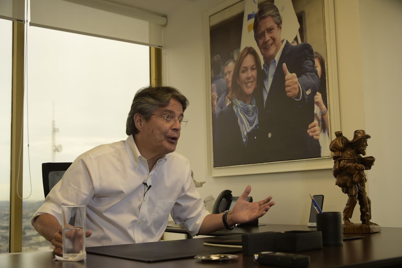 Lasso renunció al banco en el 2012. Fue vocal de la Junta Monetaria, Gobernador de la provincia del Guayas, Ministro de Economía, Presidente de la Comisión de Tránsito del Guayas, miembro del Directorio de la Corporación Andina de Fomento. Muchos recuerdan su pasado como ministro de Economía del presidente Jamil Mahuad y le vinculan al dramático episodio de la crisis financiera de 1999, la peor de la historia del país, mientras que otros recuerdan su pasado como banquero, pero él dice sentirse orgulloso de esa profesión.