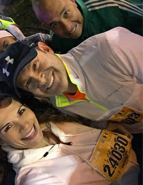 ¡Todos al maratón! Alan es un hombre muy fit, es por eso que se animó a correr un maratón con su esposa.