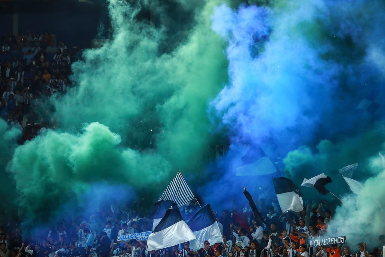 La fiesta azul en el estadio Hidalgo se contagió cada vez con más fuerza.