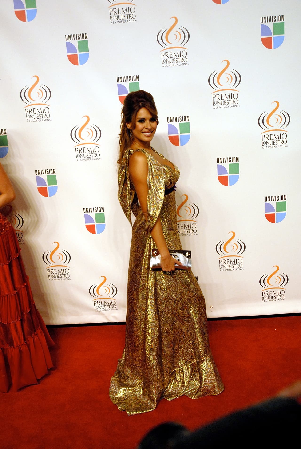 Aquí la vemos a su paso por la alfombra de Premio Lo Nuestro 2007.