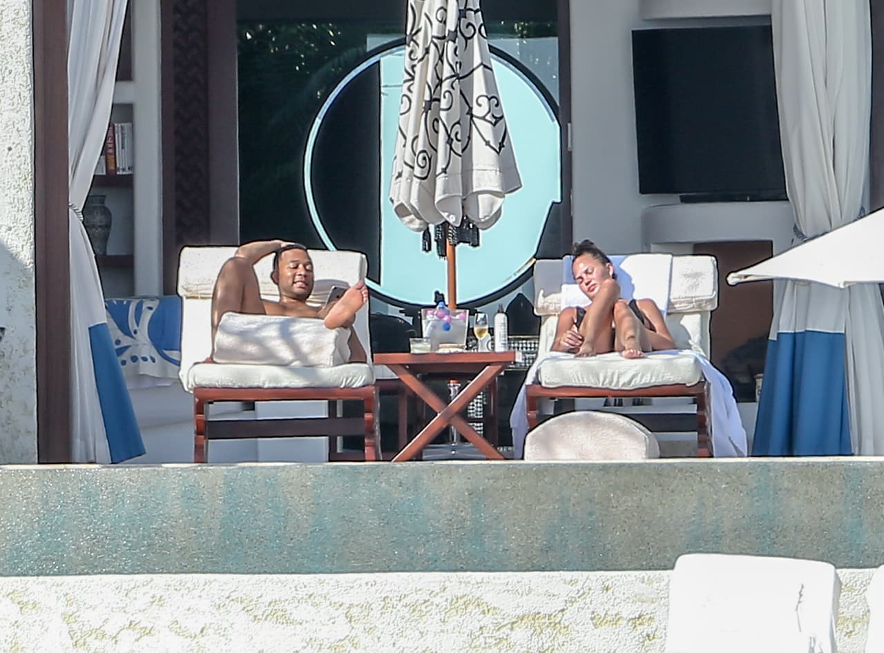 ¿Quién quisiera estarse asoleando así en el paraíso?