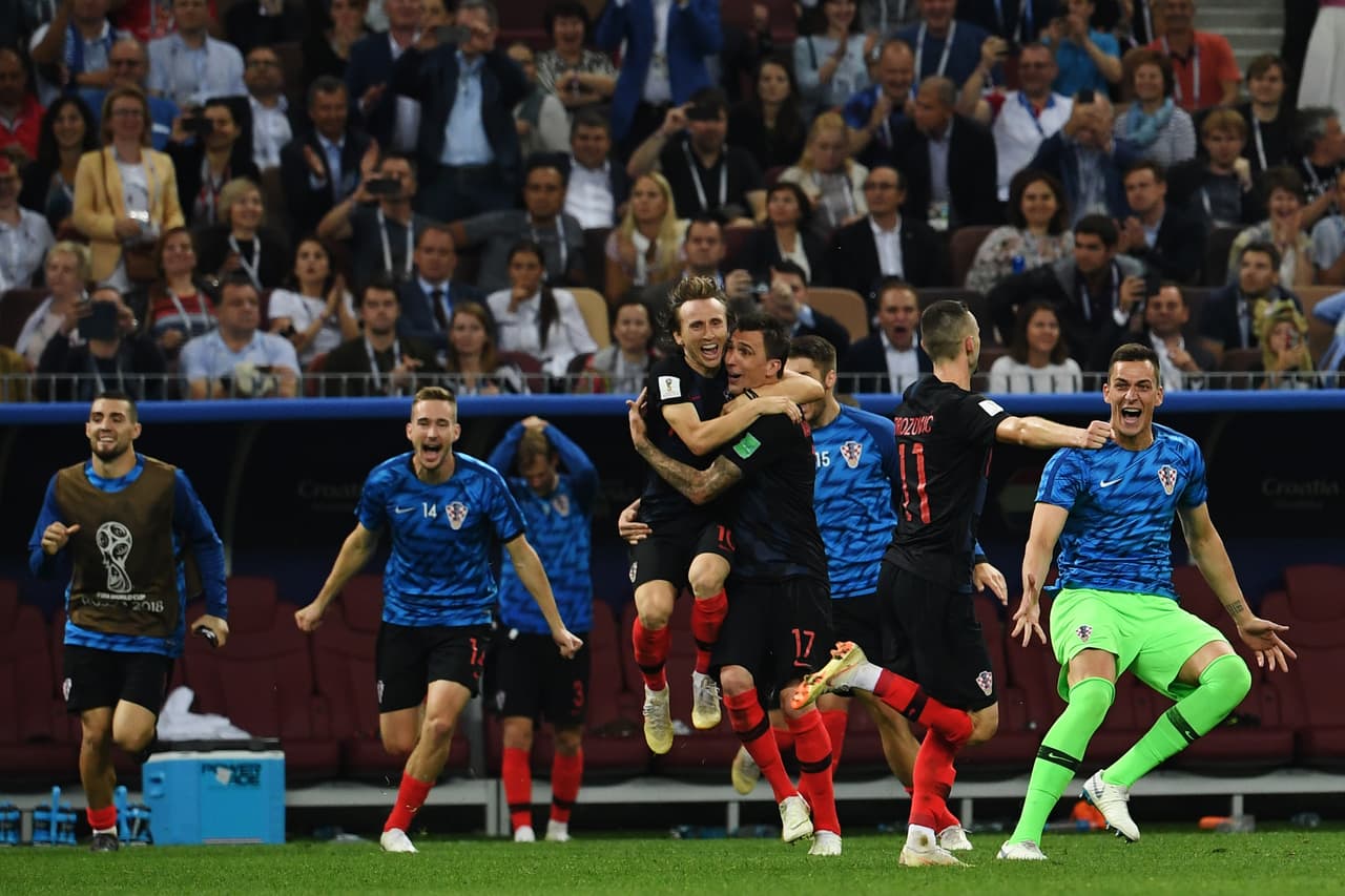<b>9. Croacia y sus tres victorias en la prórroga</b>
<br>La historia de los balcánicos en este Mundial parece sacada de una película. Croacia superó la fase de grupos con claridad, sumando 9 puntos, como uno de los únicos tres equipos con paso perfecto. Pero luego ha tenido que batallar para llegar hasta la gran final. Es la primera selección que logra salir vencedora jugando tres prórrogas consecutivas en las eliminatorias. Derrotó a Dinamarca y Rusia en tandas de penales y remontó a Inglaterra 2-1 en semifinales, con un espíritu de lucha inquebrantable, para pelear por el título.