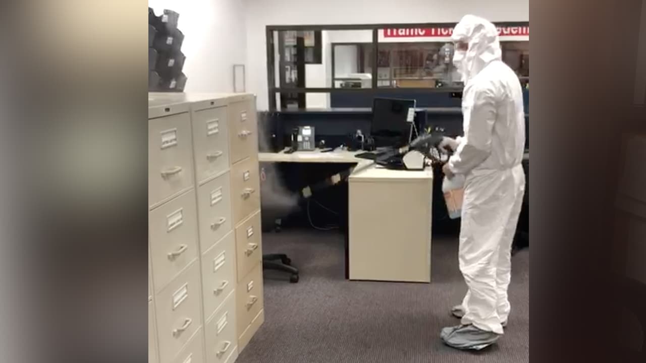 Los directores de las compañías han indicado que los trabajadores que no se sientan seguros trabando en estos momentos, se pueden quedar en casa, sin embargo, ningún empleado ha faltado al trabajo.