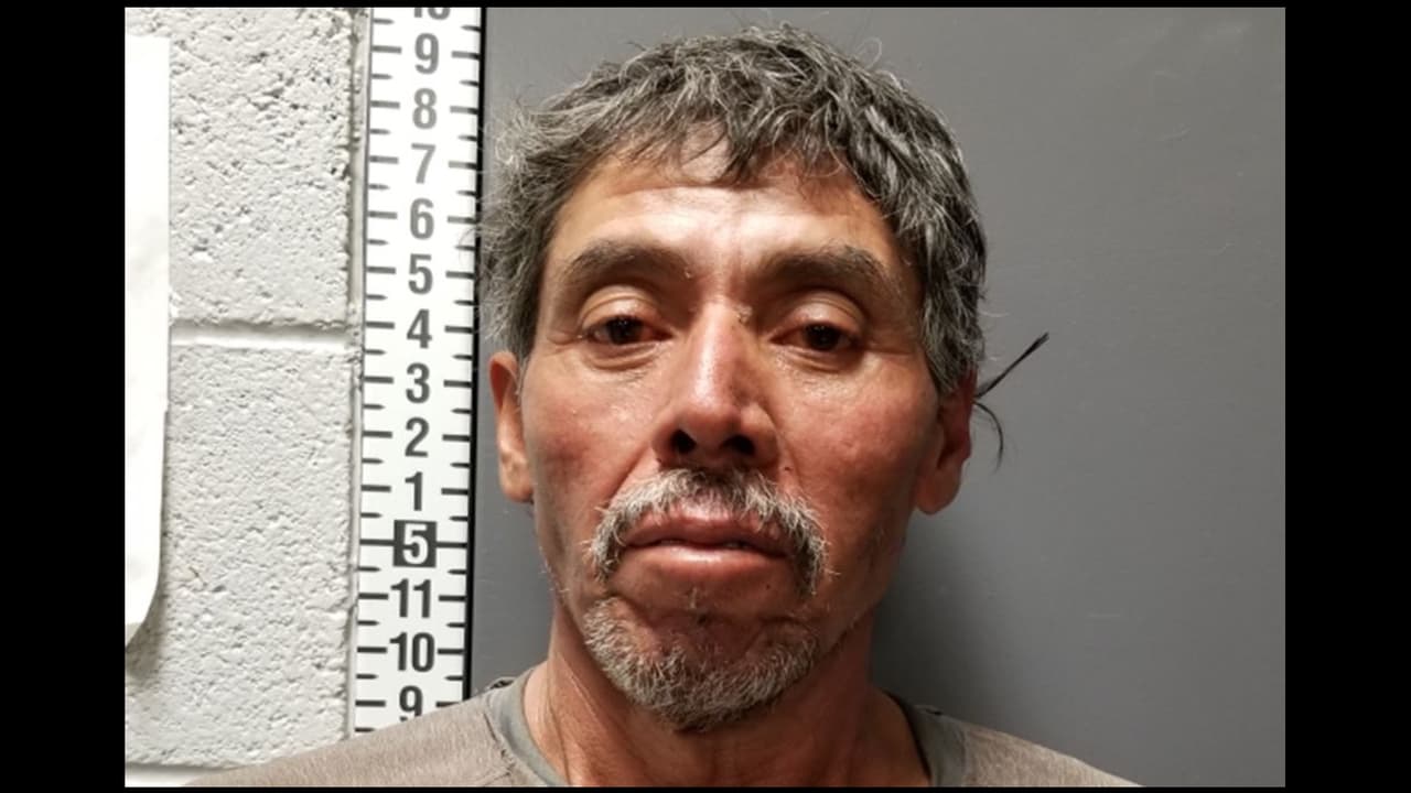Luis Olmero Riano fue detenido cerca de Amado, Arizona, mientras intentaba eludir el punto de control de la carretera I-19 que conduce de Nogales, Arizona a Tucson. El ciudadano mexicano fue condenado previamente por un delito grave de intento de agresión sexual de un niño en el condado de Larimer.