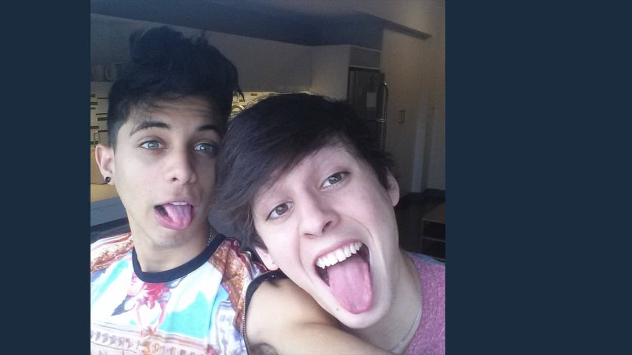 Todos saben que están luchando por el mismo sueño y al final sólo 5 serán los ganadores, pero esto no los detiene de ser buenos amigos y divertirse en su tiempo libre.