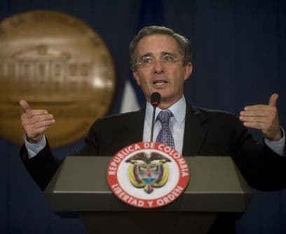 El próximo presidenteEste 30 de mayo los colombianos definirán su futuro político. Tienen una cita con las urnas para elegir al que será su próximo mandatario para el periodo 2010-2014, quien sucederá al polémico Álvaro Uribe en la silla presidencial. En caso de que ningún candidato alcance este día la mayoría absoluta, se convocará a una segunda vuelta el 20 de junio.