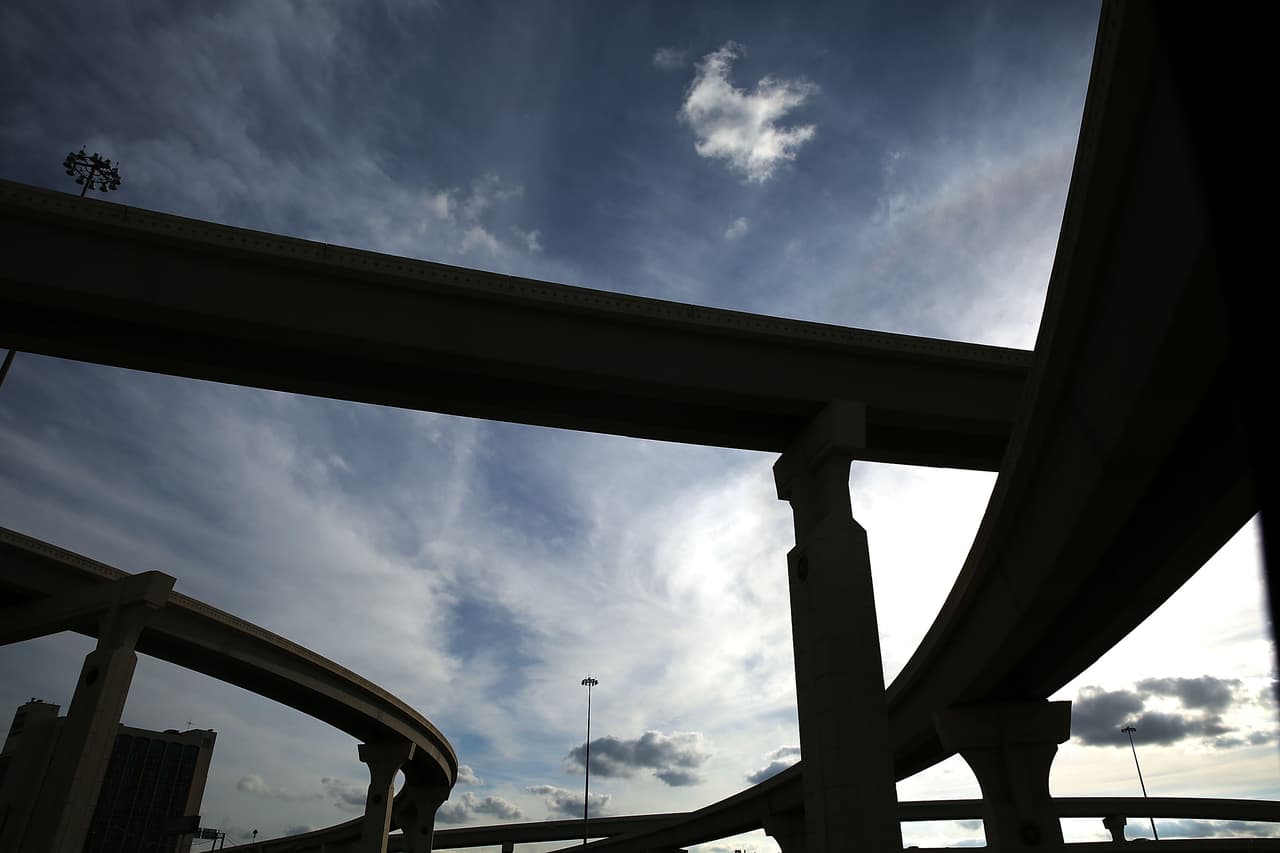 <b>Alamo ranch pkwy & Westwood loop | </b>"Lo que muestra este análisis de datos, de manera inequívoca, es que los conductores en el condado de Bexar deben estar especialmente conscientes de su entorno cuando atraviesan los intercambios o conducen cerca de cualquiera de los circuitos principales. De hecho, 23 de las 100 intersecciones más peligrosas y ocho de las diez principales involucran al Loop 410 o al Loop 1604".