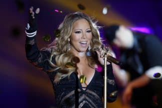 Ex empleada de Mariah Carey la demanda por falta de pago de horas extras