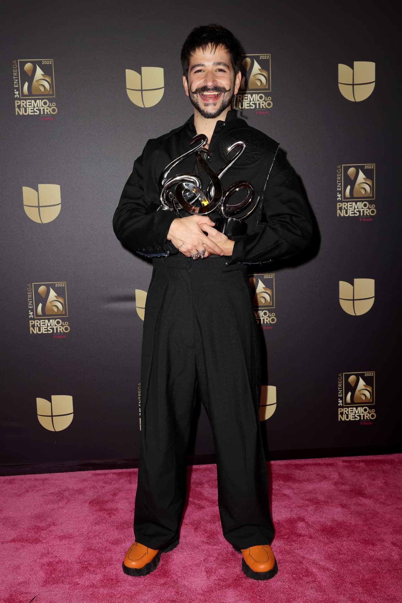 <h3 class="cms-H3-H3">CAMILO</h3>
<br>
<b>3 premios</b>
<br>El músico y cantautor colombiano estaba nominado en 10 categorías y ganó como
<b>Artista Solista Del Año (Pop)</b>,
<b>Canción Del Año (Pop/Balada)</b> por ‘Amén’ con Ricardo Montaner, Mau y Ricky y Evaluna Montaner y
<b>Canción Del Año (Tropical)</b> por ‘Bebé’ con El Alfa.