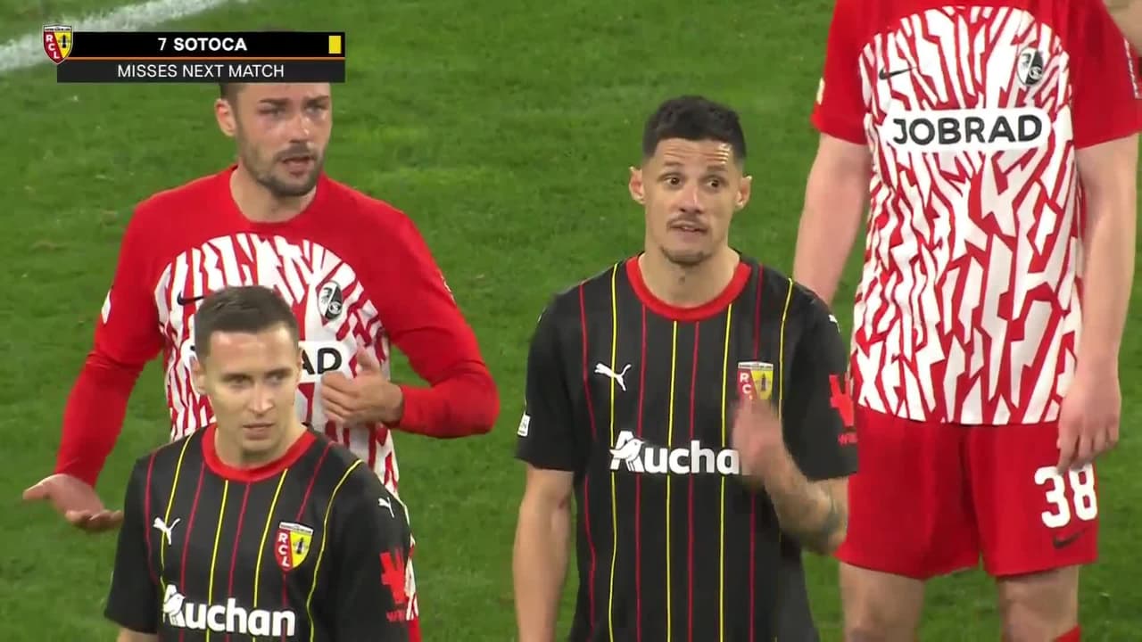 ¡GOL!  anota para Sport-Club Freiburg. Roland Sallai