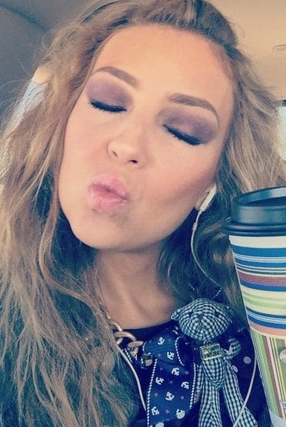 Por la mañana, Thalía saluda así a sus fieles seguidores. Claro, la diva tiene mucha buena vibra.