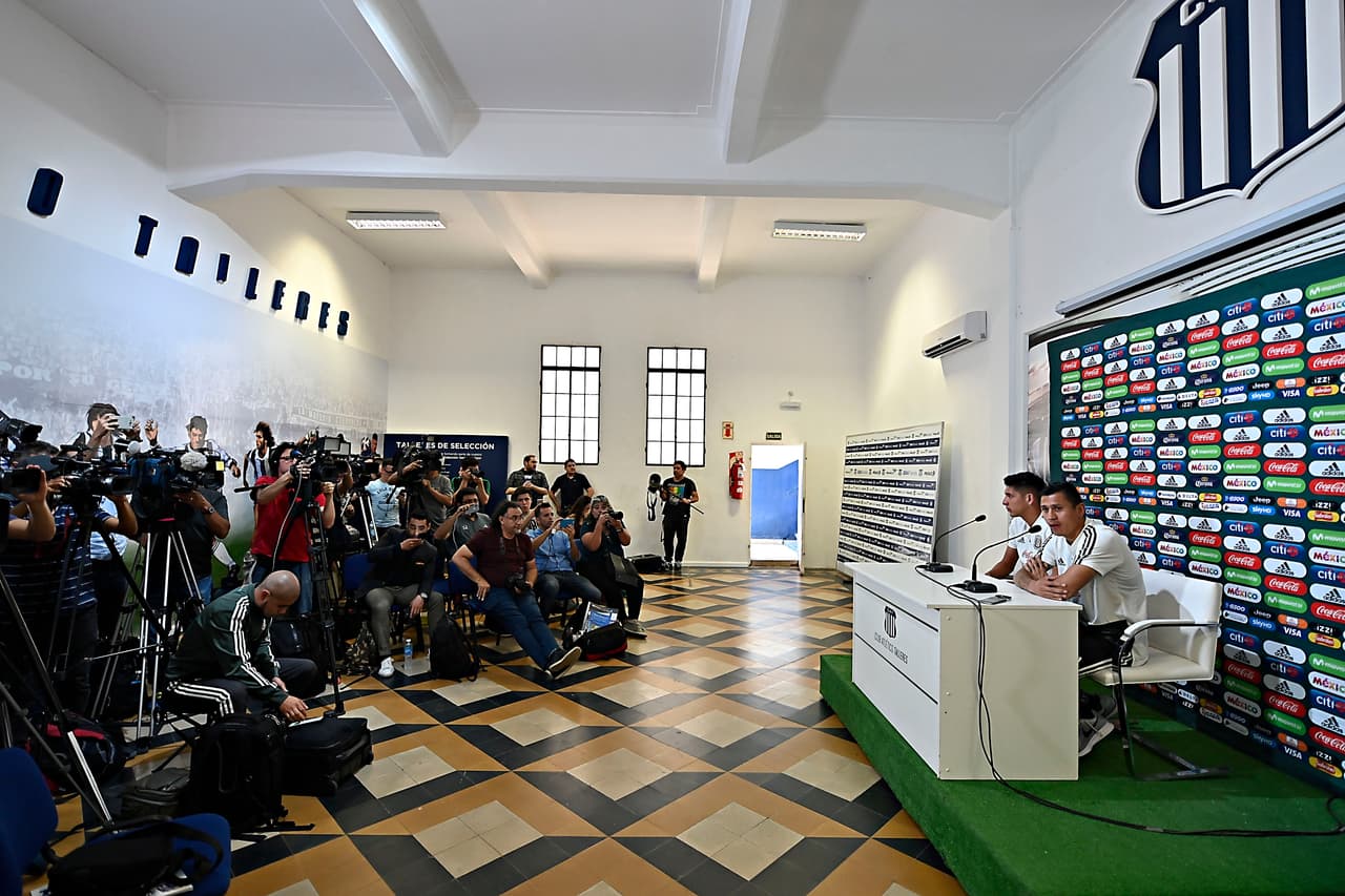 Los medios argentinos tuvieron así las primeras voces de un México que en su primer día tuvo que entrenar en un gimnasio por el clima.