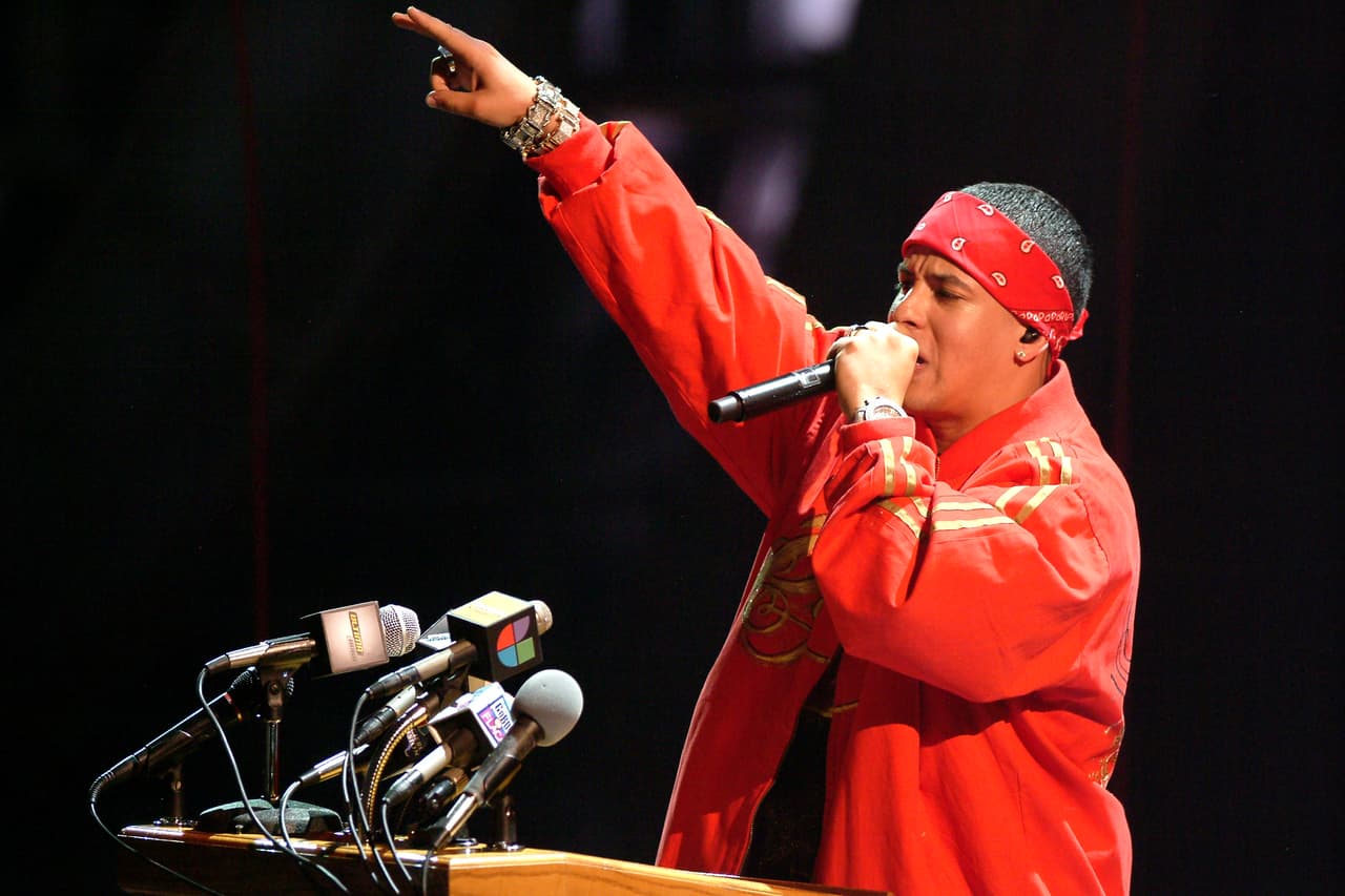 Después de una entrada genial la edición anterior de Premio Lo Nuestro, Daddy Yankee regresó para cantar 'Rompe' y 'Corazones'. El puertorriqueño ganó el premio a Canción del Año ('Lo que pasó, pasó') y se coronó como el Arista del Año en la categoría Urbano.