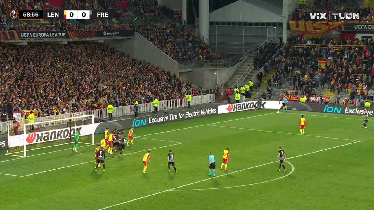 ¡TIRO ATAJADO! disparo por Nicolas Höfler.