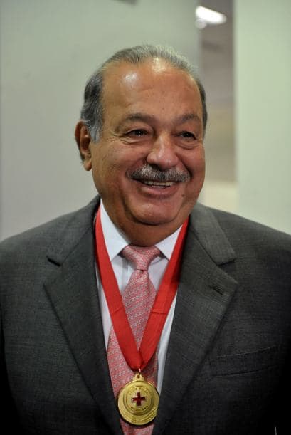 Al parecer Carlos Slim está comprometido con México, país que le ha dado la mayor parte de la fortuna que ha amasado en estos últimos decenios. El empresario poseedor del título del hombre más rico del mundo ahora pretende “rescatar” al popular balneario de Acapulco al liderar un consejo que reunirá fondos para desarrollar nuevos hoteles… pero esta no ha sido la primera vez que el millonario realiza un acto de este tipo. A continuación te decimos qué otros trabajos ha realizado.