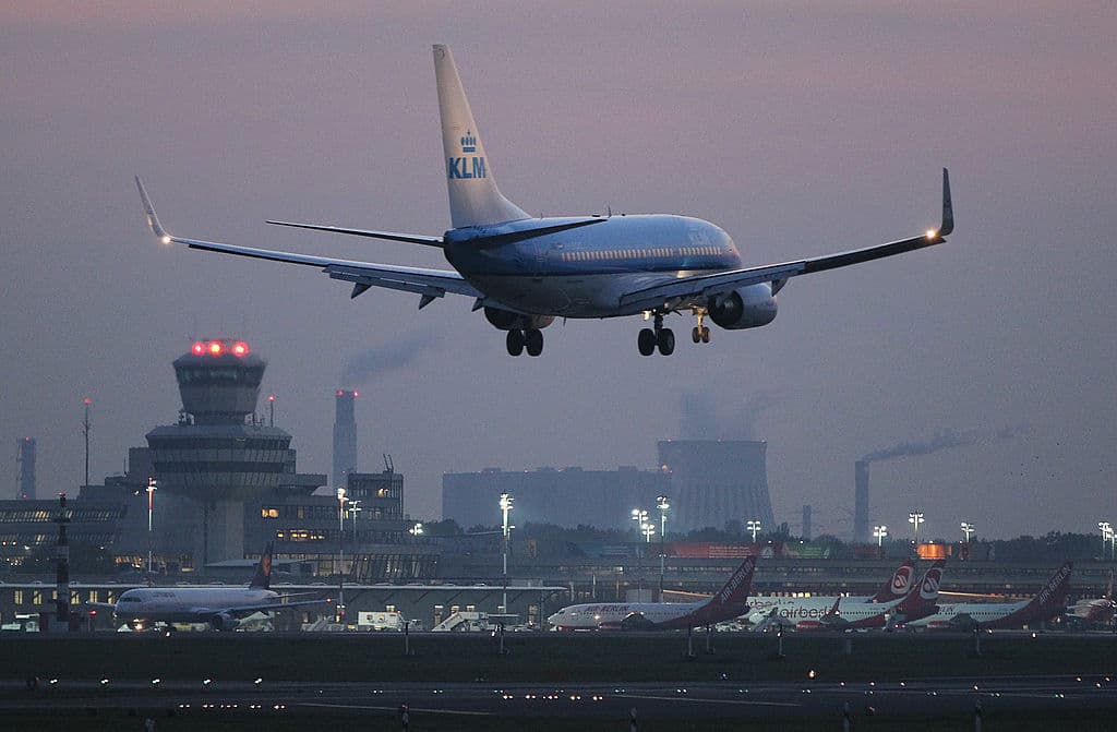 En junio de 2019 la
<a href="https://www.univision.com/radio/el-bueno-la-mala-y-el-feo/conoce-el-avion-del-futuro-llevara-pasajeros-en-las-alas-video"><u>compañía KLM Spain</u></a> presentó un diseño aerodinámico de lo que podría ser el "avión del futuro" que permitirá ahorrar hasta 20% de combustible. El diseño del avión llevaría a los pasajeros en las alas.
<br>