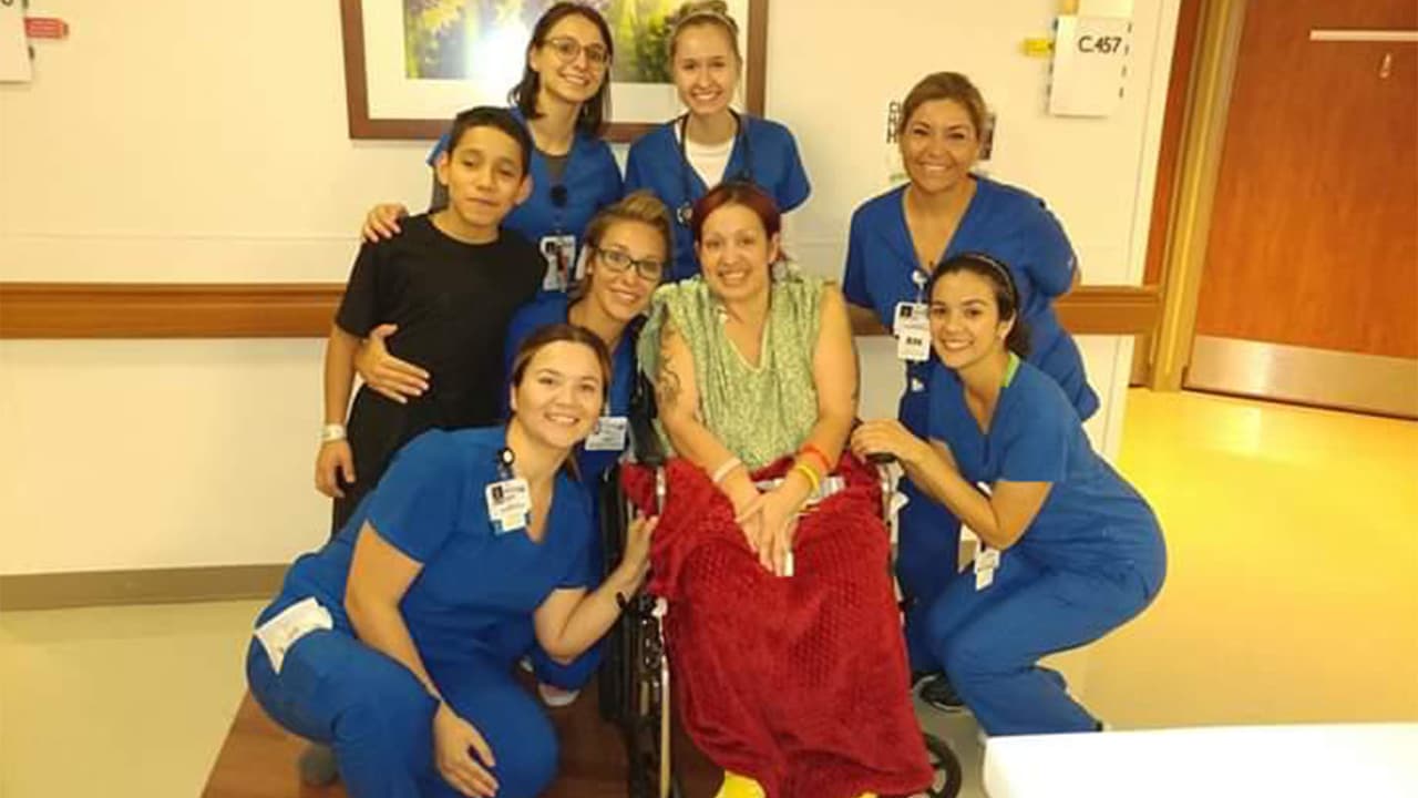 Cuando Elijah tenía 11 años, su madre se enfermó y tuvo que ser hospitalizada.