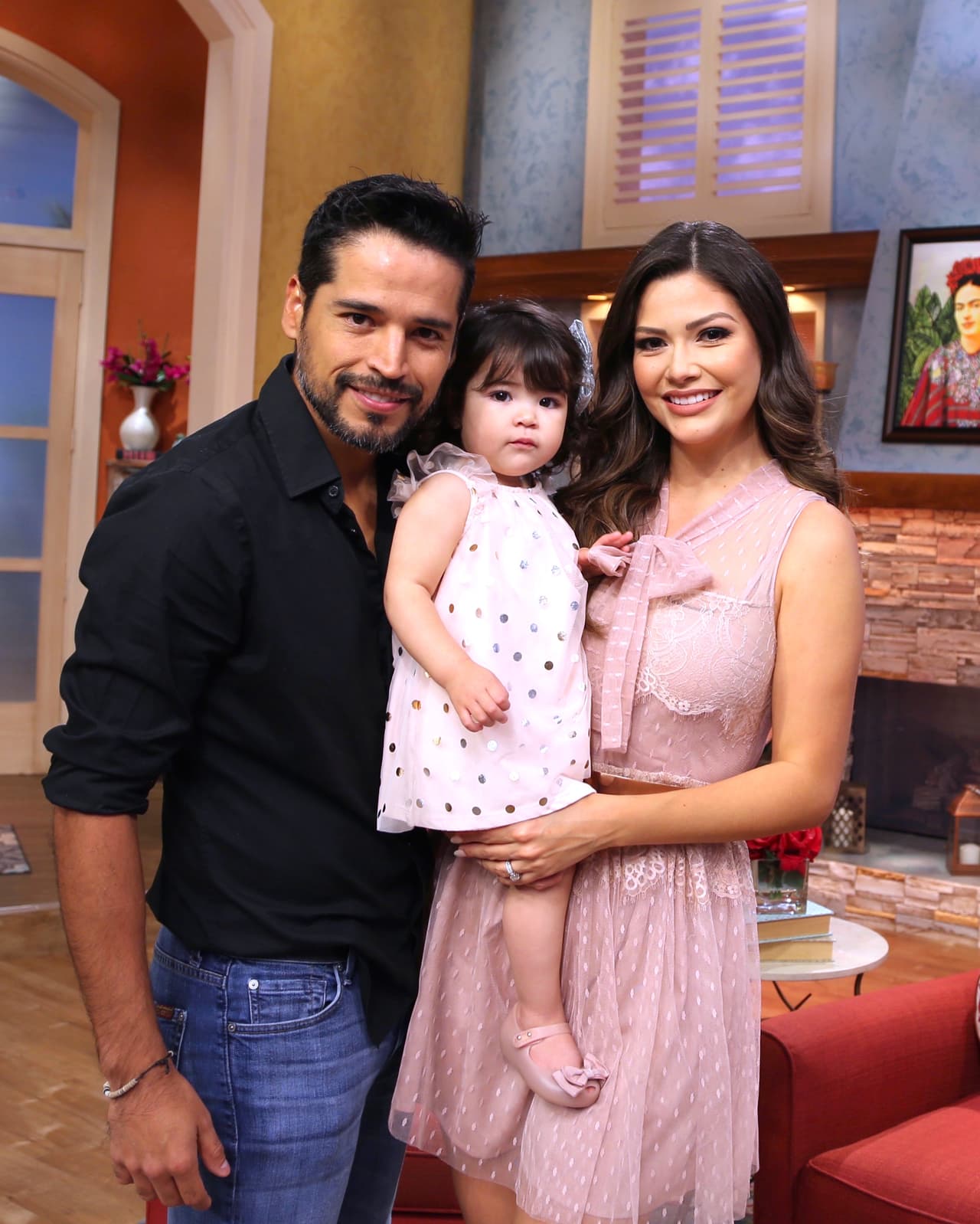 La princesita llegó bellísima y muy bien acompañada por su papá, que la llevó al trabajo de mami.